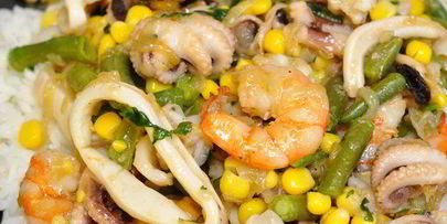 рис с морепродуктами и овощами