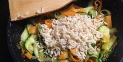 рис с морковкой, цуккини и апельсином