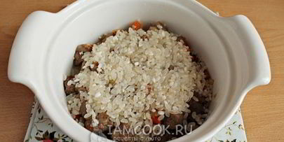 рис с мясом в горшочках в духовке