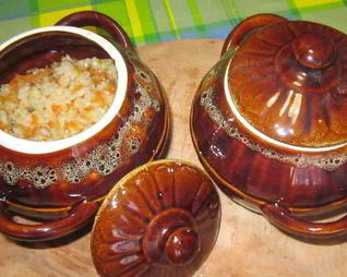 Рис с мясом в горшочках