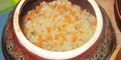 рис с мясом в горшочках