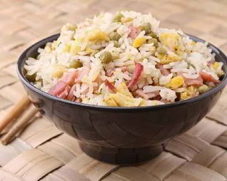 Рис с овощами и беконом