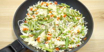 рис с овощами и стручковой фасолью