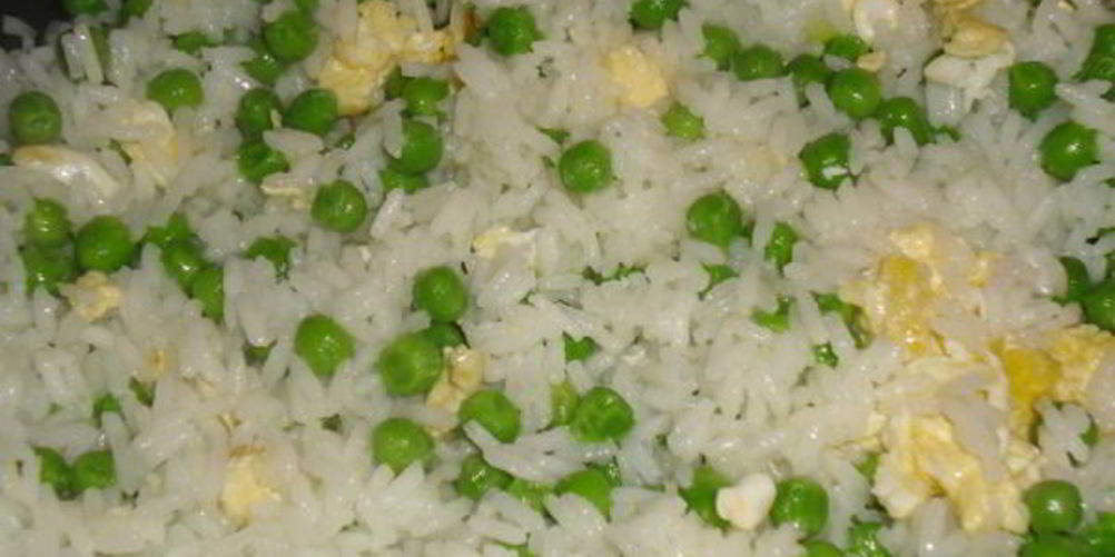 Рецепт рис с яйцом и зеленым горошком