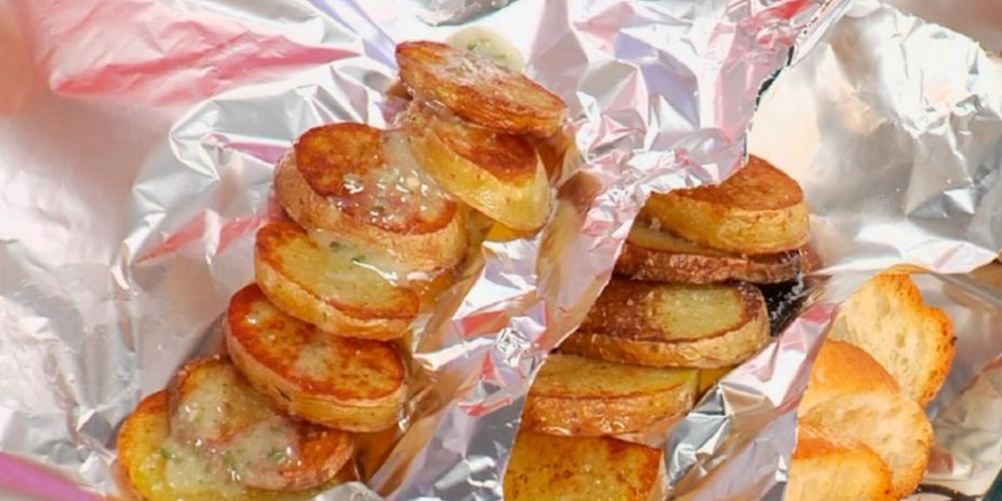 Рецепт розмаринового картофеля в фольге