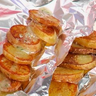 Розмариновый картофель в фольге