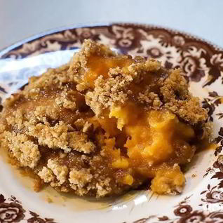 Сладкий картофель с молоком и орехами