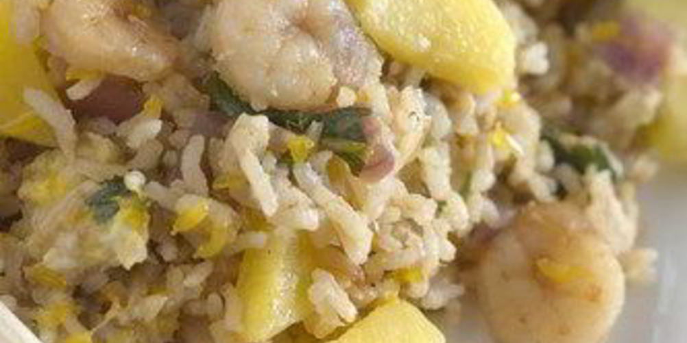 Рецепт тайский жареный рис с креветками и ананасами