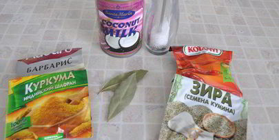 восточный рис с кокосовым молоком, изюмом и кешью