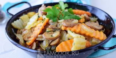 жареная картошка с грибами и луком