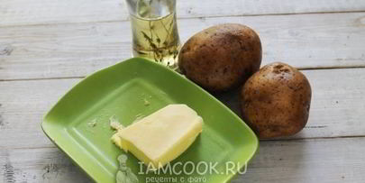 жареная картошка с хрустящей корочкой на сковороде