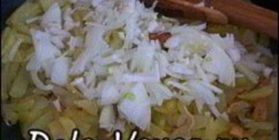 жареная картошка с луком