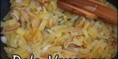 жареная картошка с луком