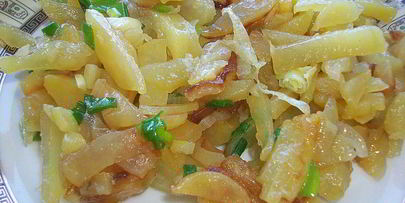 жареная картошка с луком