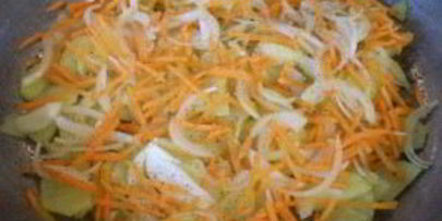 жареная картошка с морковкой
