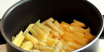 жареная картошка с помидорами