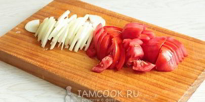 жареная картошка с помидорами