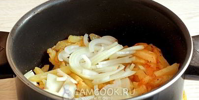 жареная картошка с помидорами