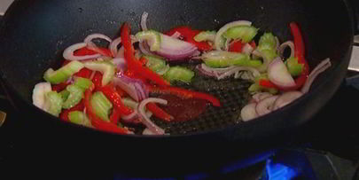 жареный китайский рис с креветками и сладким перцем