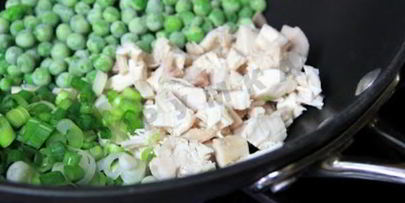 жареный рис с ананасом