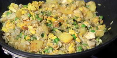 жареный рис с ананасом