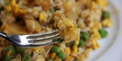 жареный рис с ананасом