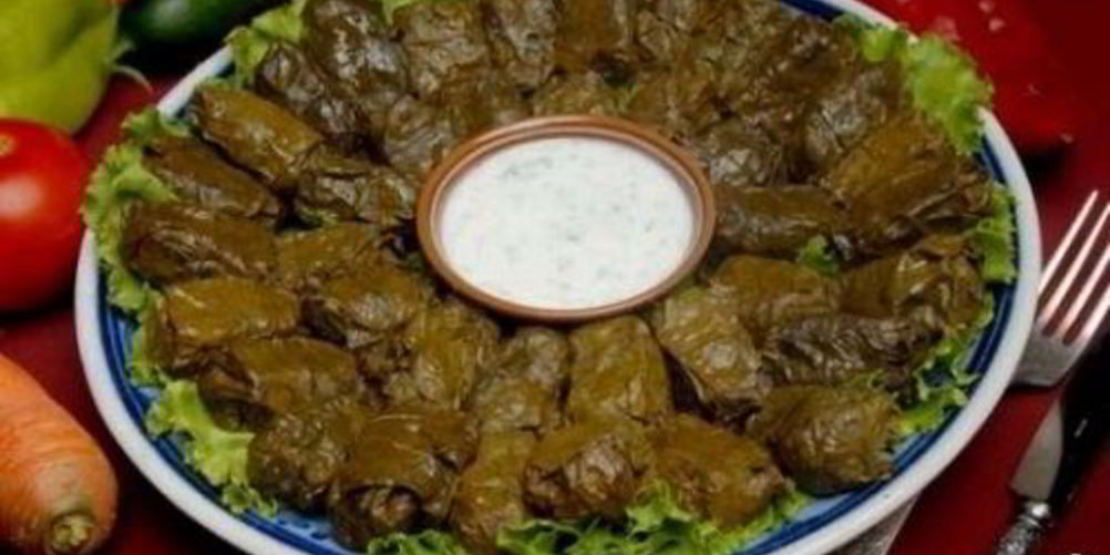 Рецепт долма из маринованных виноградных листьев