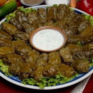 Долма из маринованных виноградных листьев