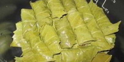 долма из маринованных виноградных листьев