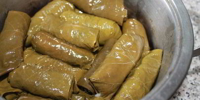 долма в виноградных листьях