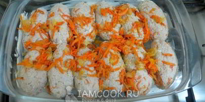 ленивые голубцы в сметанном соусе в духовке