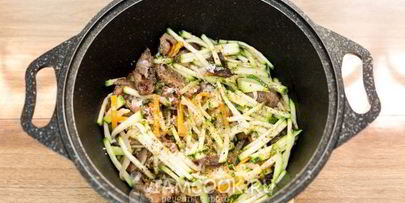 гречневая лапша с говядиной и овощами