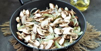 гречневая лапша с креветками и овощами