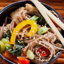 Рецепт Гречневая лапша с курицей и овощами