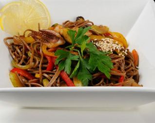 Гречневая лапша с морепродуктами