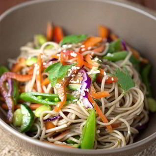 Гречневая лапша с овощами