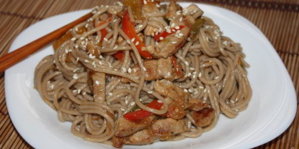 Рецепт гречневая лапша со свининой