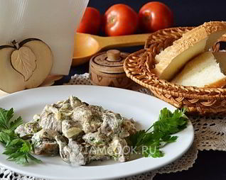 Белые грибы в сметане