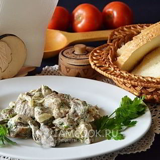 Белые грибы в сметане