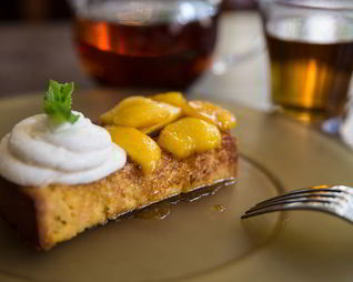 Гренка с маскарпоне и нектаринами