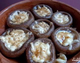 Грибы под сыром в духовке