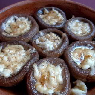 Грибы под сыром в духовке