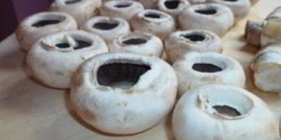 грибы под сыром в духовке