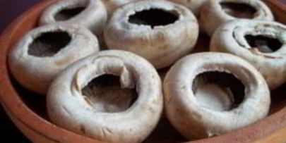 грибы под сыром в духовке