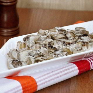 Грибы в сметане