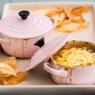 Грибы, запеченные в кокотнице