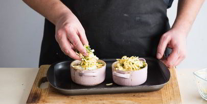 грибы, запеченные в кокотнице