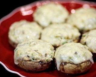 Шампиньоны, фаршированные курицей и сыром
