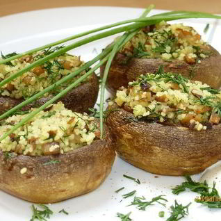 Шампиньоны, фаршированные кускусом