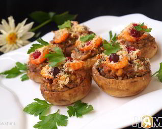 Шампиньоны фаршированные с креветками и клюквой